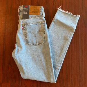 *NWT* Levi’s Wedgie High Rise Jeans Size 24